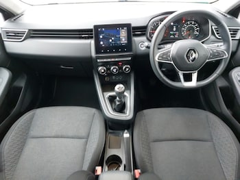 Used Renault Clio 2021 for sale - 76160220: Photo 2