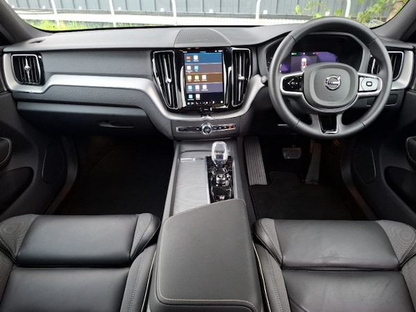 Used Volvo XC60 2024 for sale - 76320913: Photo 2