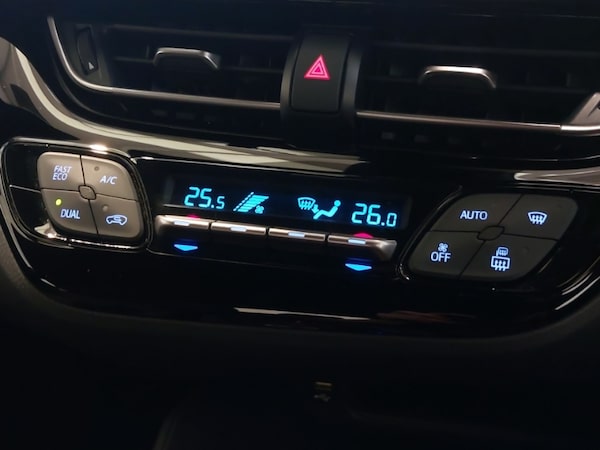 Used Toyota C-HR 2023 for sale - 76328748: Photo 11