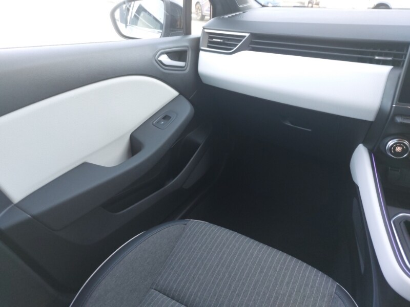 Used Renault Clio 2023 for sale - 77949408: Photo 10