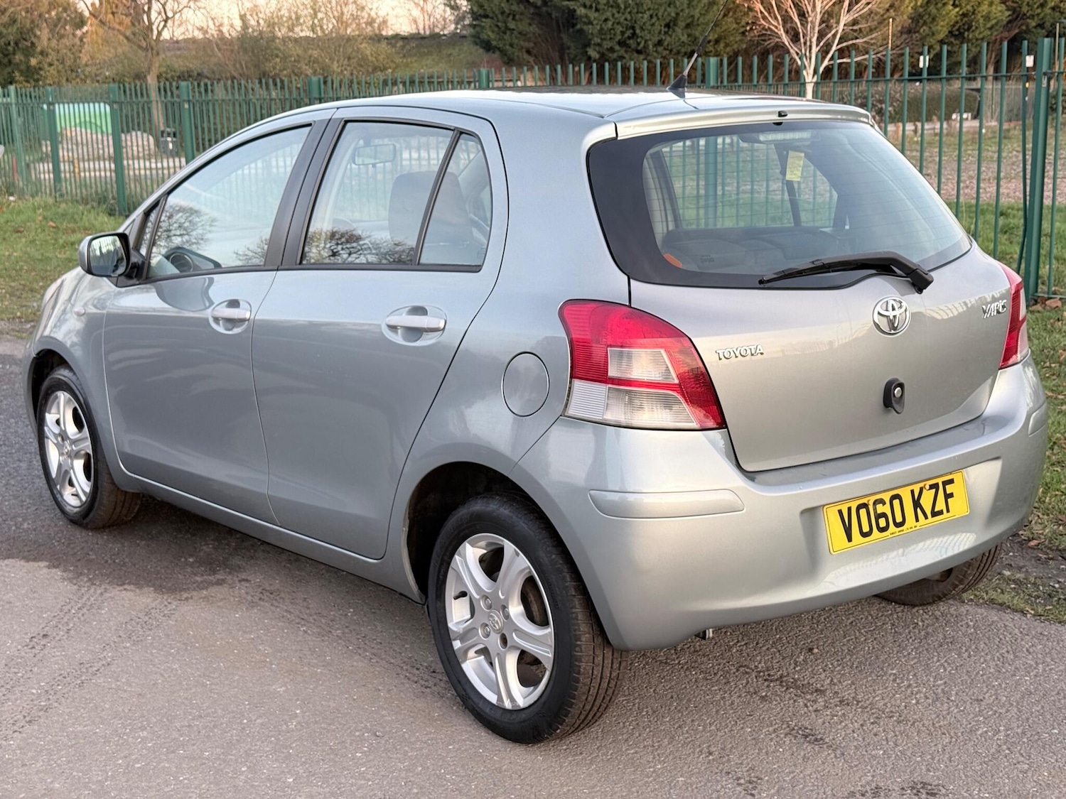 Used Toyota Yaris 2010 for sale - 76658553: Photo 12