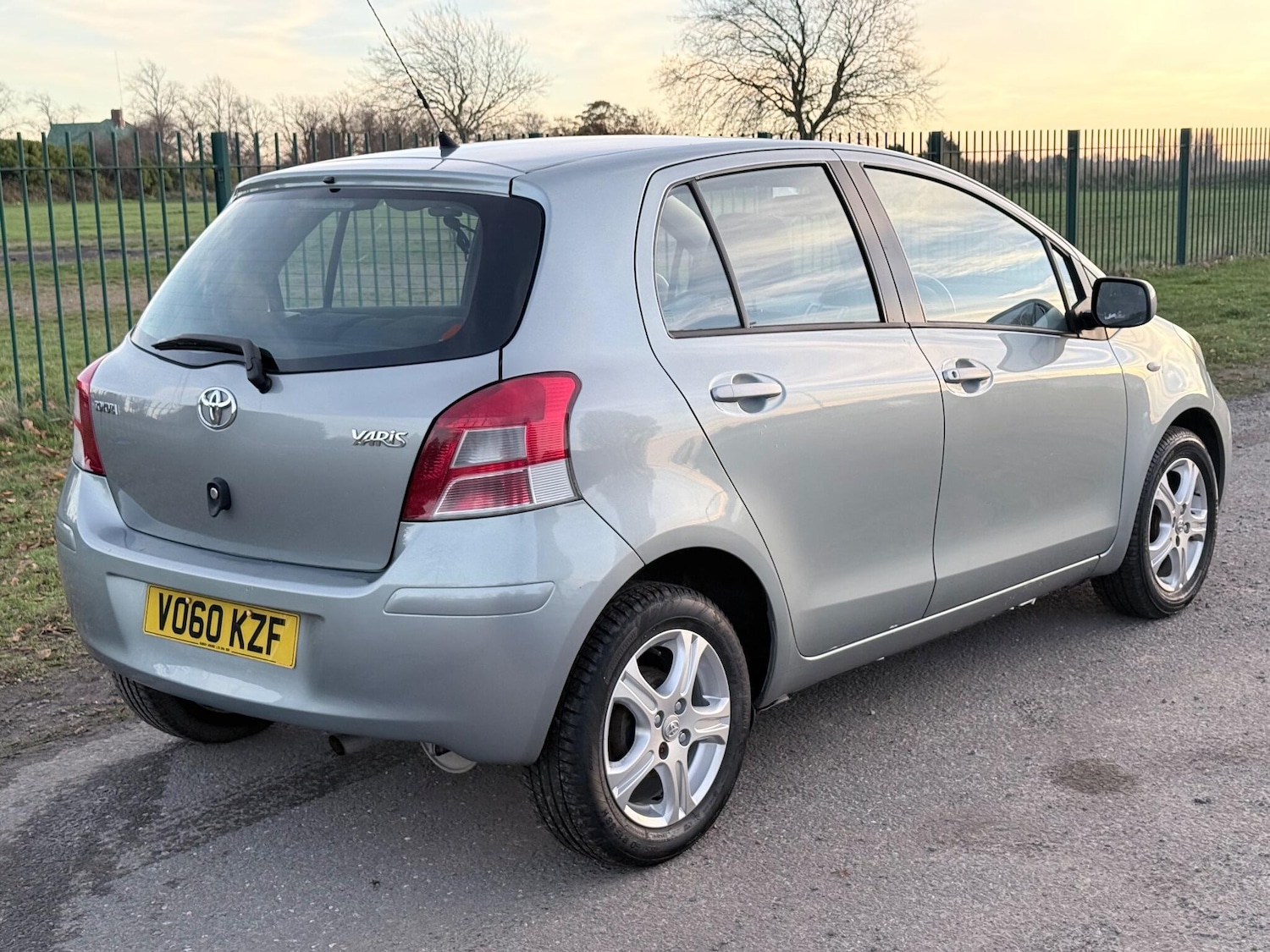 Used Toyota Yaris 2010 for sale - 76658553: Photo 13