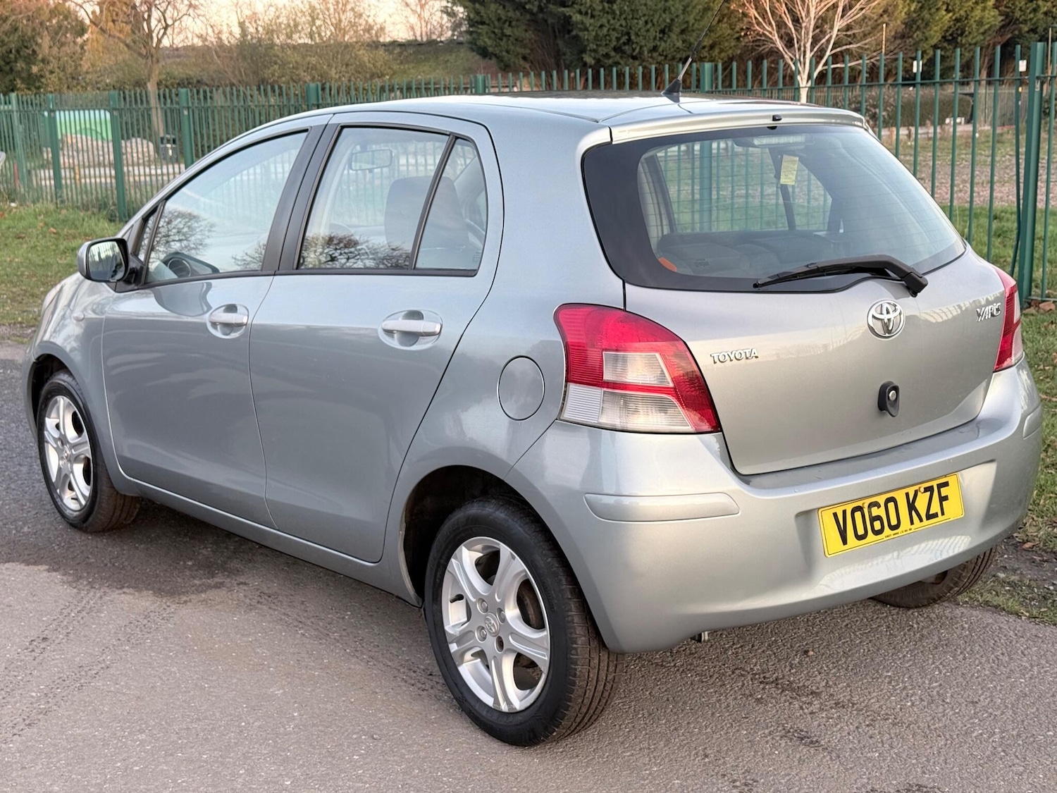 Used Toyota Yaris 2010 for sale - 76658553: Photo 2