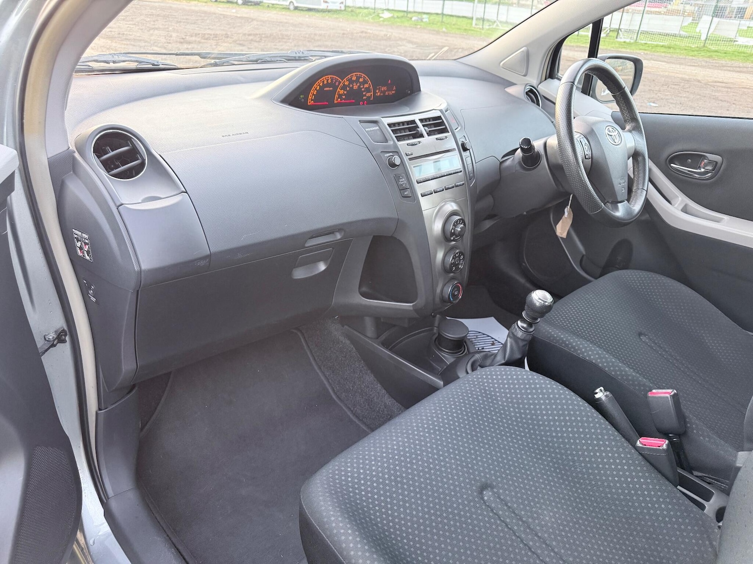 Used Toyota Yaris 2010 for sale - 76658553: Photo 20