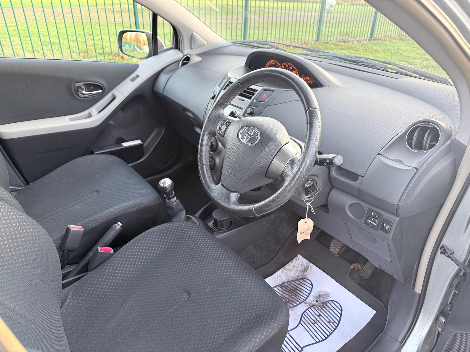 Used Toyota Yaris 2010 for sale - 76658553: Photo 21