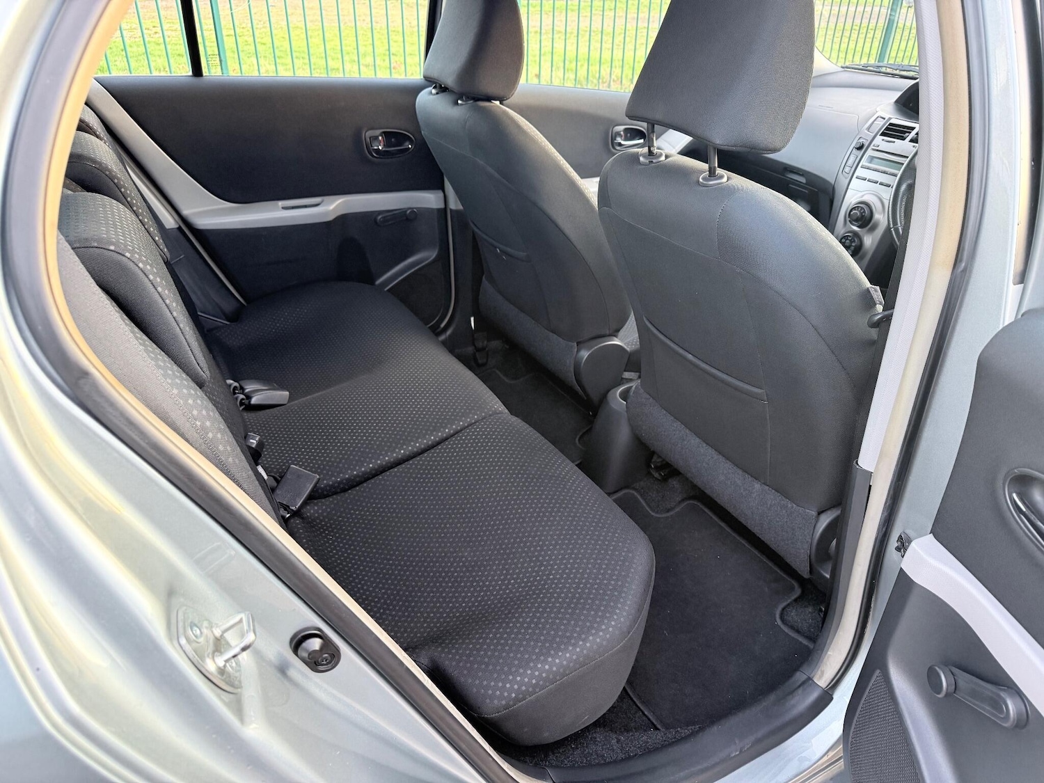 Used Toyota Yaris 2010 for sale - 76658553: Photo 24