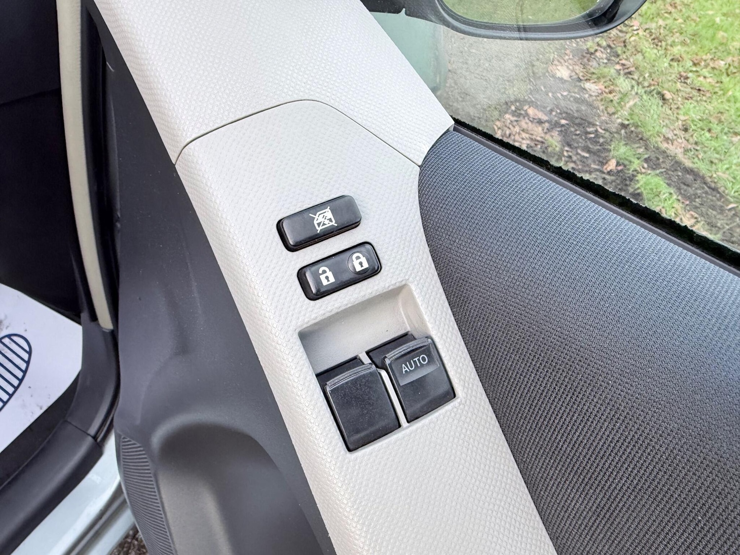 Used Toyota Yaris 2010 for sale - 76658553: Photo 26