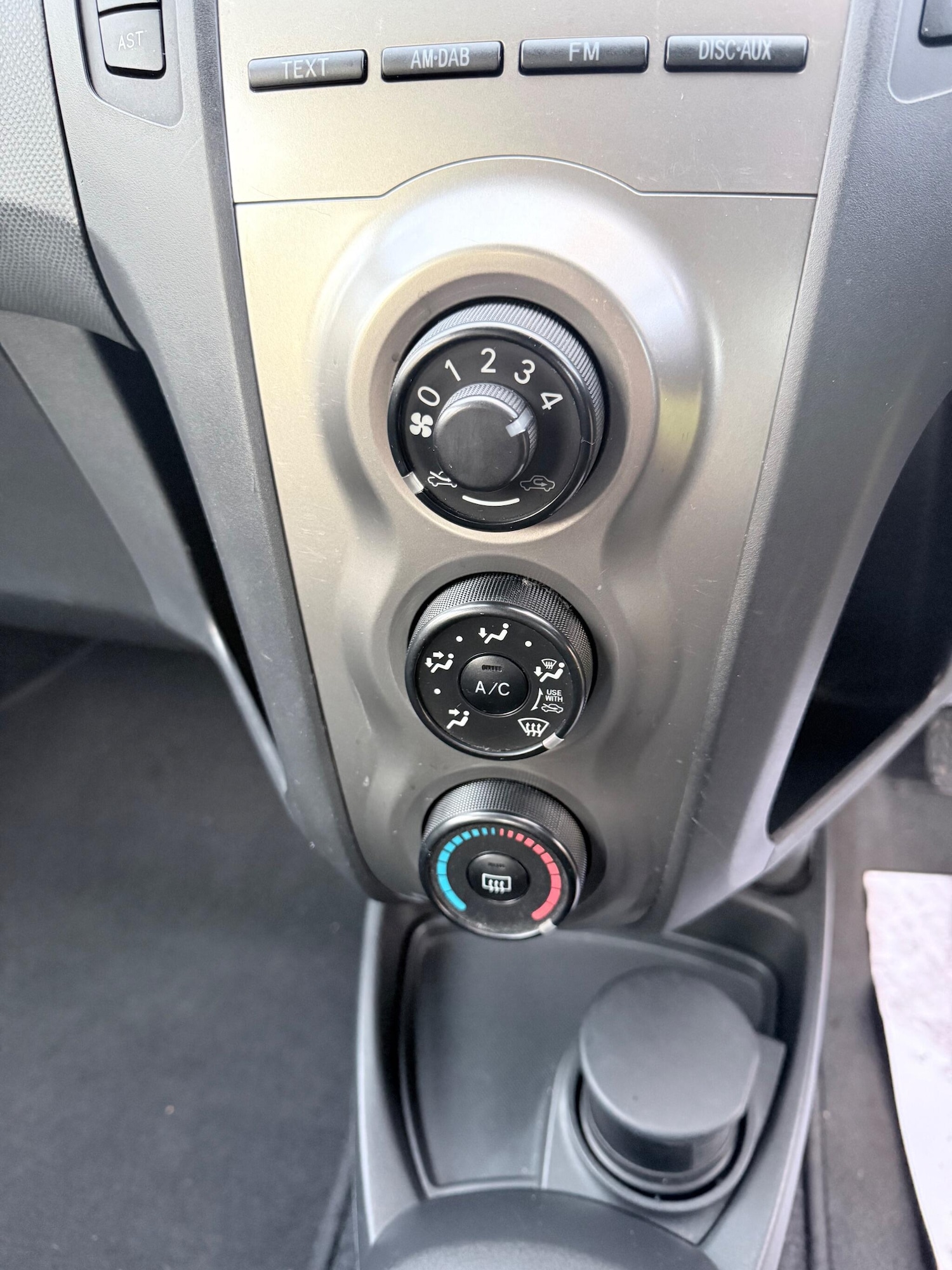 Used Toyota Yaris 2010 for sale - 76658553: Photo 28