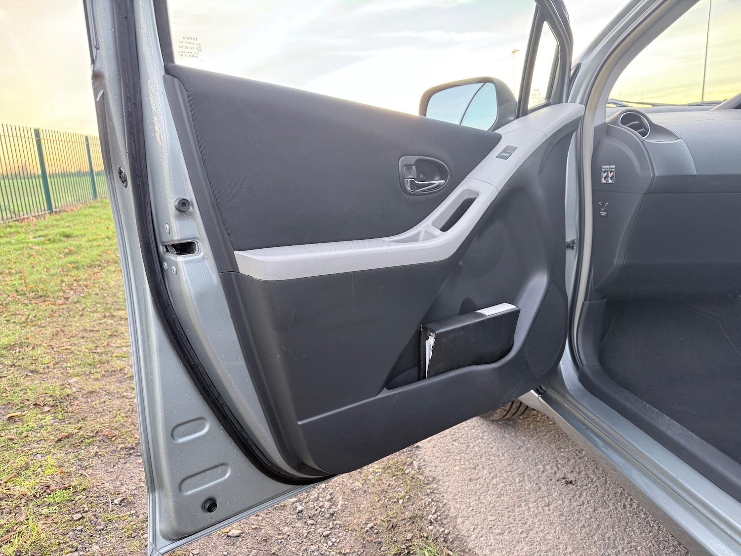 Used Toyota Yaris 2010 for sale - 76658553: Photo 32