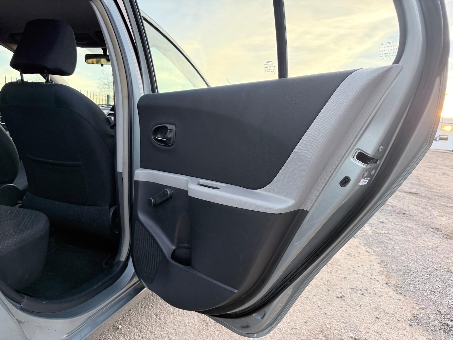 Used Toyota Yaris 2010 for sale - 76658553: Photo 34