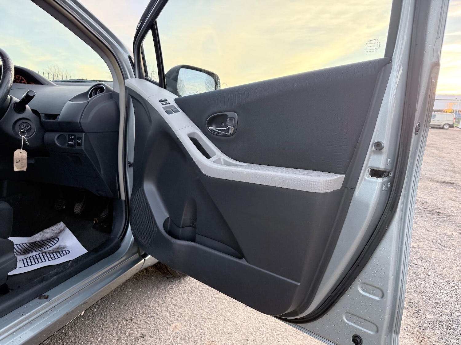 Used Toyota Yaris 2010 for sale - 76658553: Photo 35