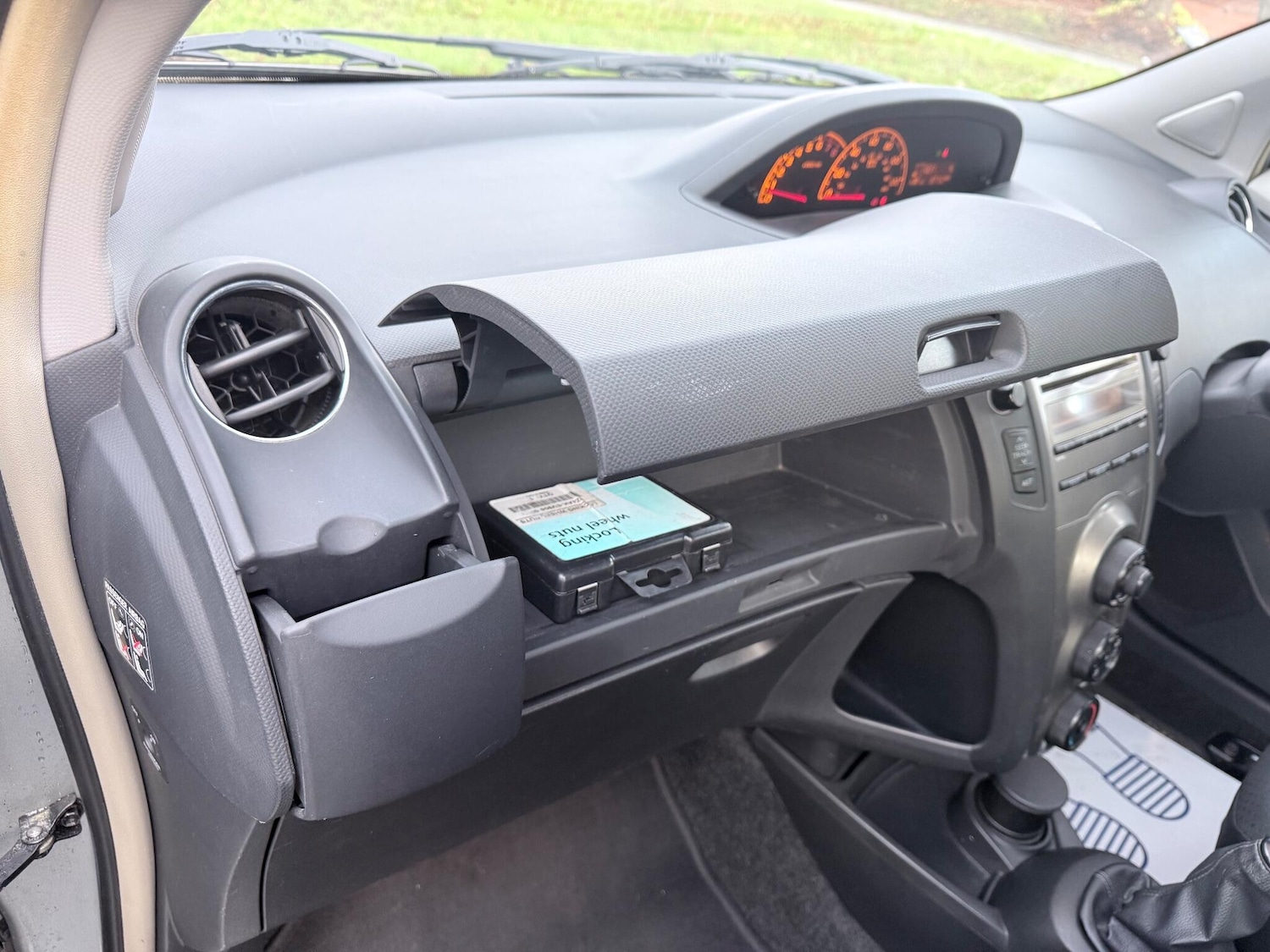 Used Toyota Yaris 2010 for sale - 76658553: Photo 50