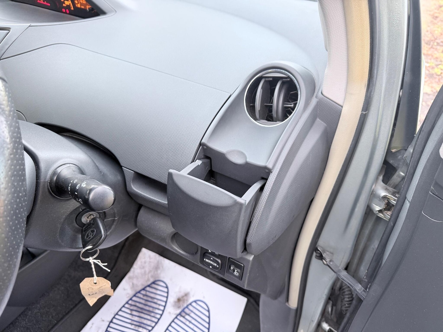 Used Toyota Yaris 2010 for sale - 76658553: Photo 53