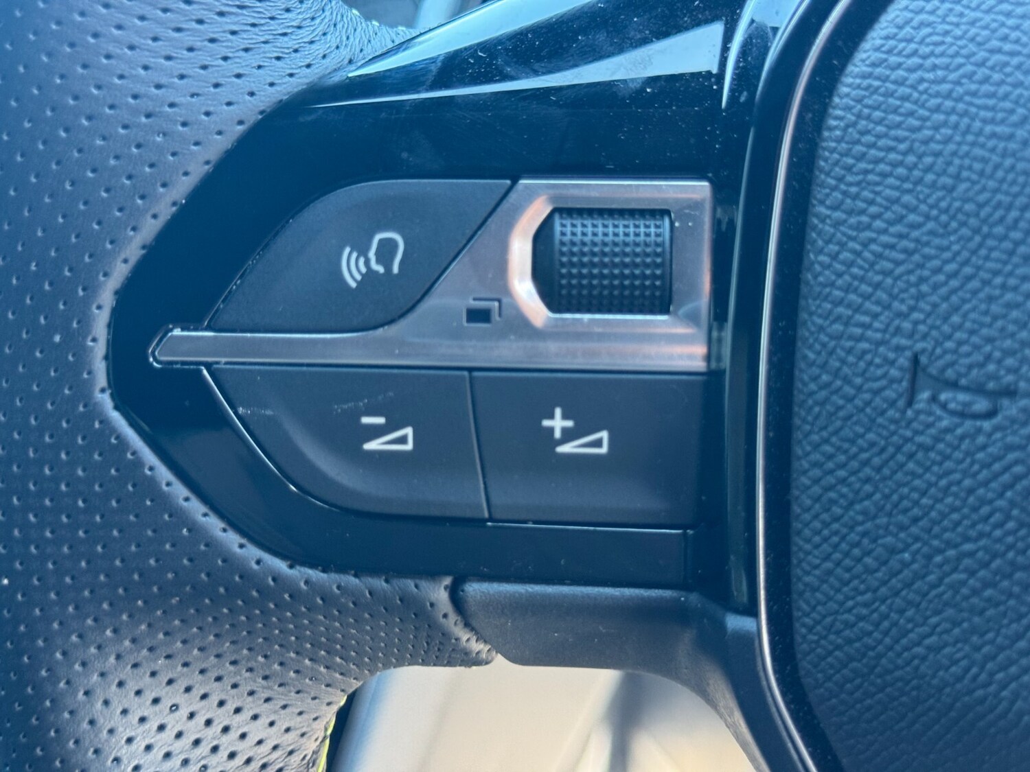 Used Peugeot 2008 2024 for sale - 76018212: Photo 31