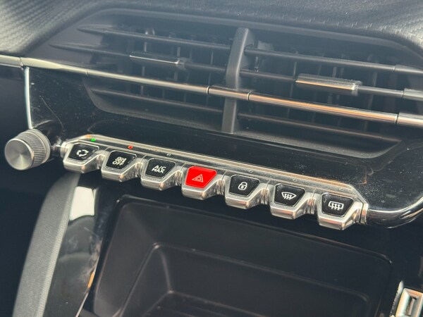 Used Peugeot 208 2022 for sale - 76176320: Photo 38