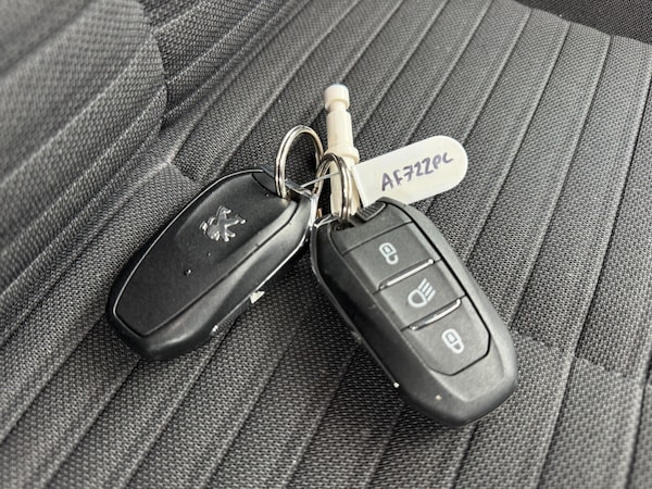 Used Peugeot 208 2022 for sale - 76176320: Photo 49