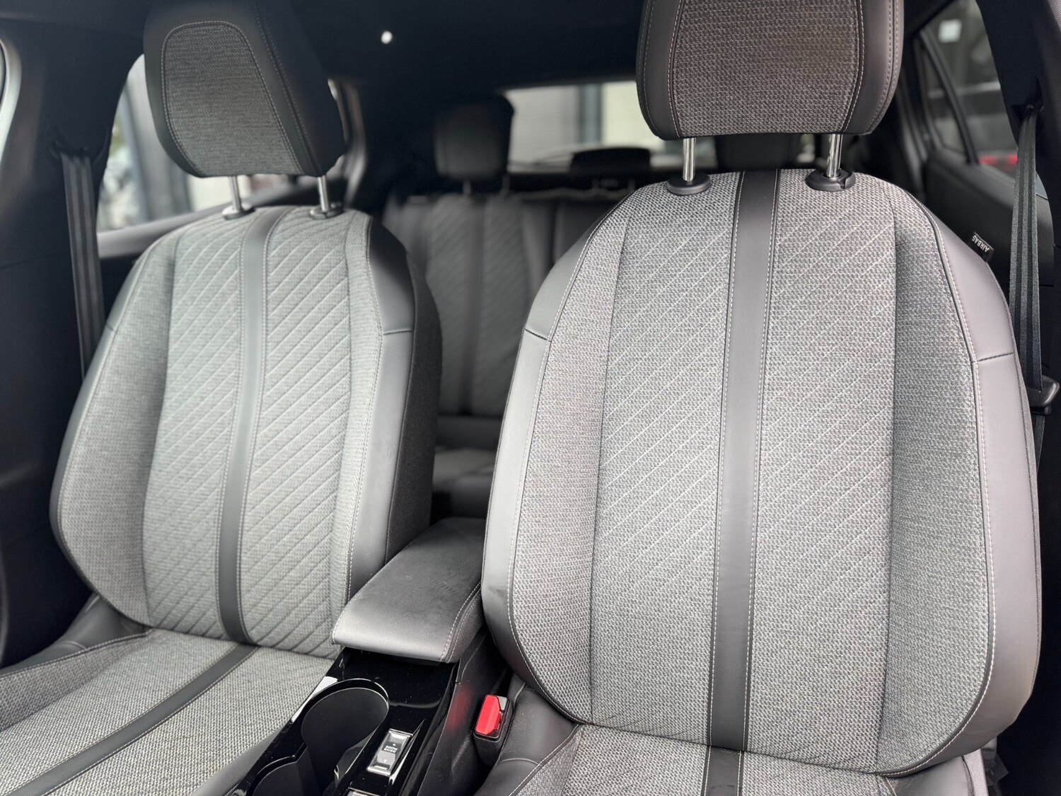 Used Peugeot 2008 2024 for sale - 75929993: Photo 25