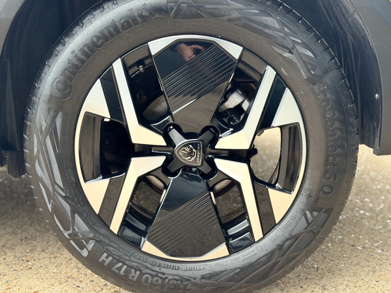 Used Peugeot 2008 2024 for sale - 75929993: Photo 39