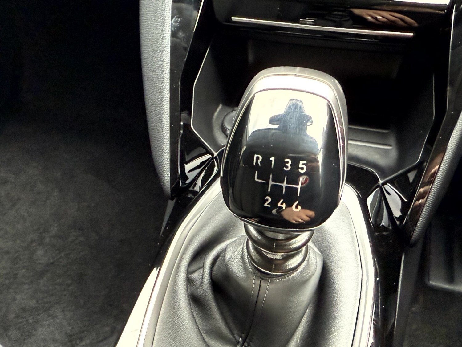Peugeot 208 1.2 PureTech 100 Allure 5dr Hatchback Petrol Manual - Picture 19 of 24