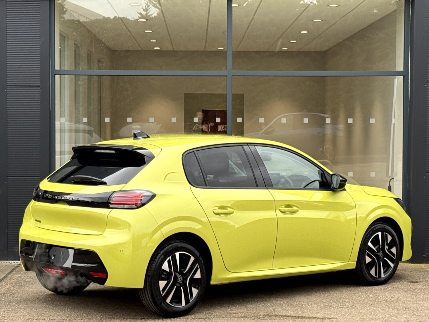 Peugeot 208 1.2 PureTech 100 Allure 5dr Hatchback Petrol Manual - Picture 8 of 24
