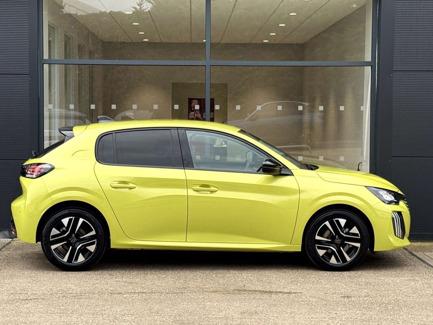 Peugeot 208 1.2 PureTech 100 Allure 5dr Hatchback Petrol Manual - Picture 9 of 24