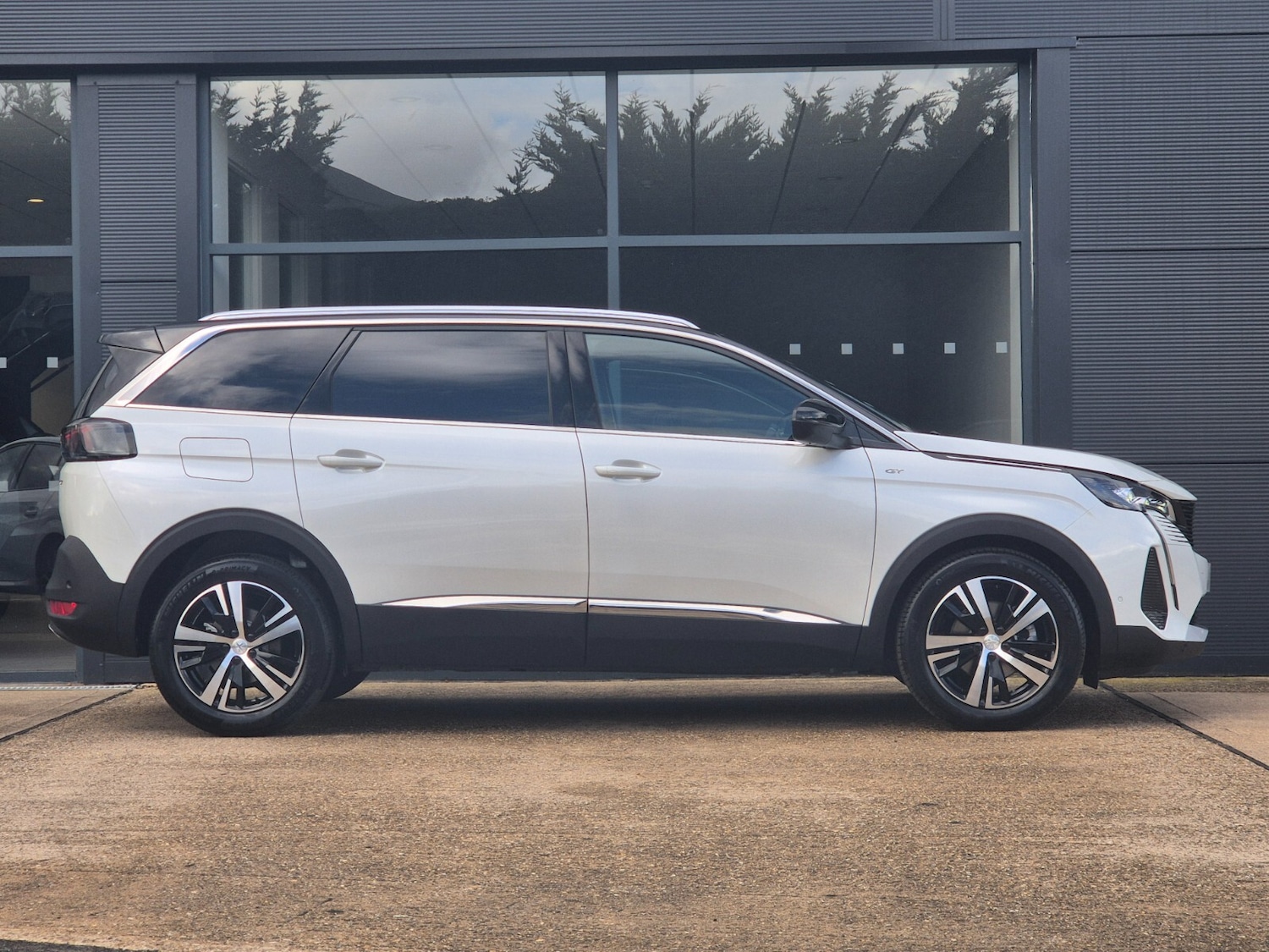 Used Peugeot 5008 2024 for sale - 76552526: Photo 2