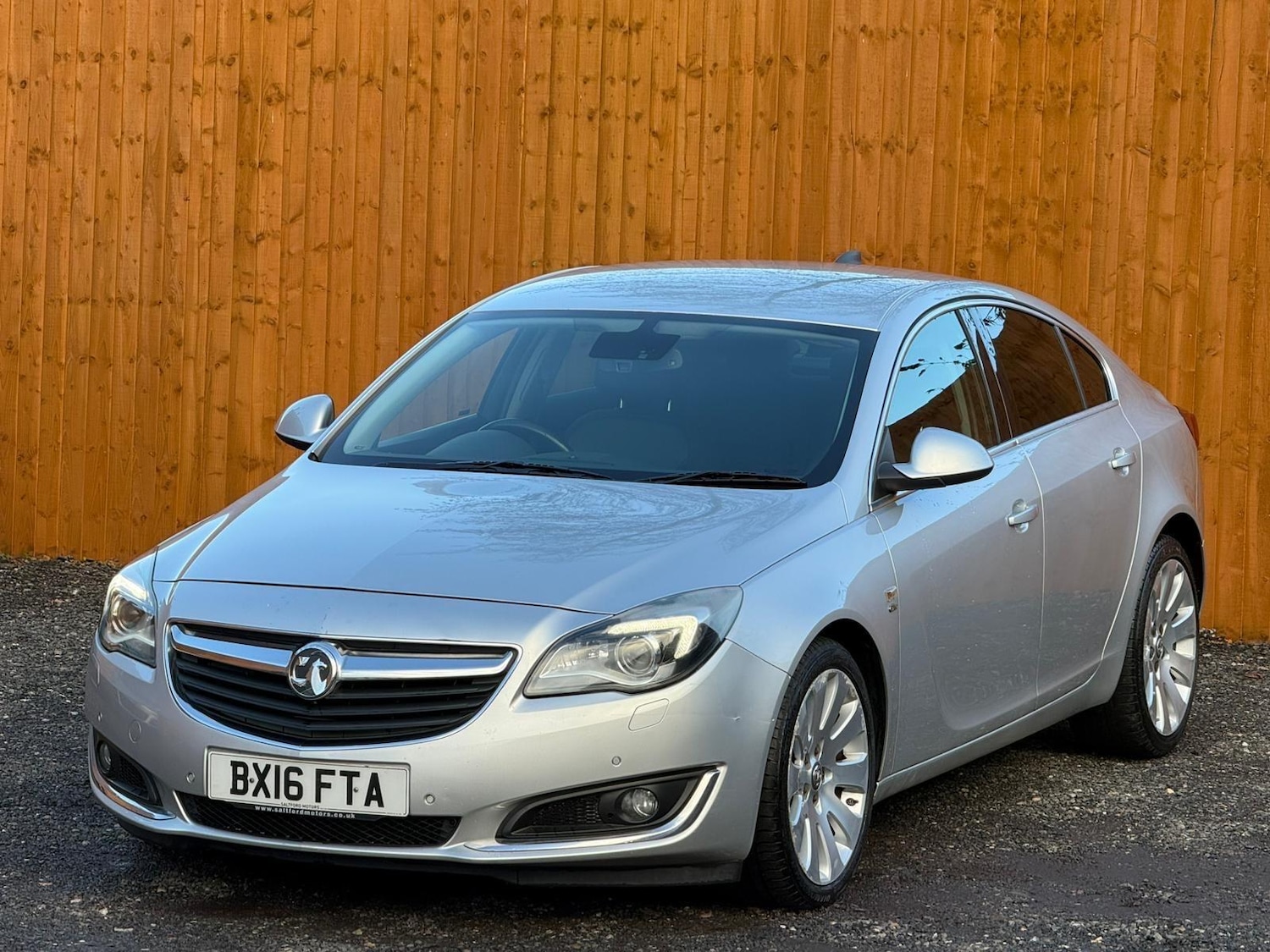 Used Vauxhall Insignia 2016 for sale - 77242389: Photo 2