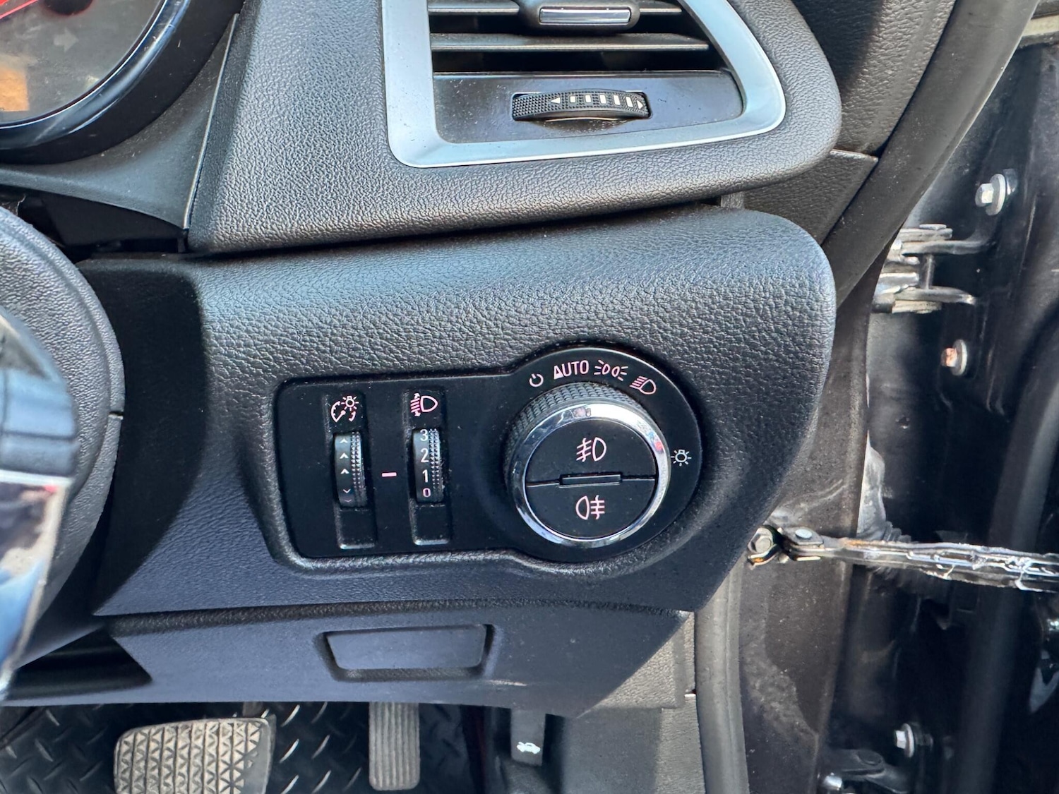 Used Vauxhall Astra GTC 2013 for sale - 77657975: Photo 13