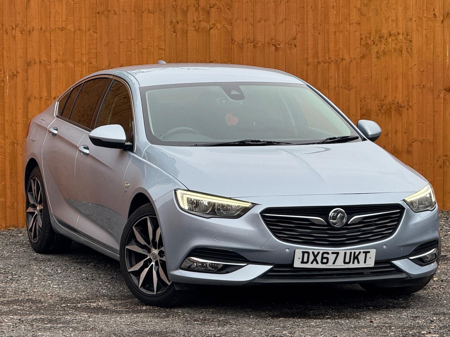 Used Vauxhall Insignia 2017 for sale - 76936387: Photo 1
