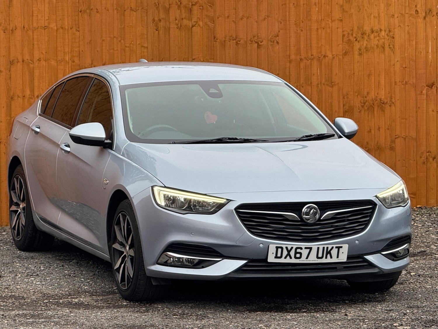 Used Vauxhall Insignia 2017 for sale - 76936387: Photo 2
