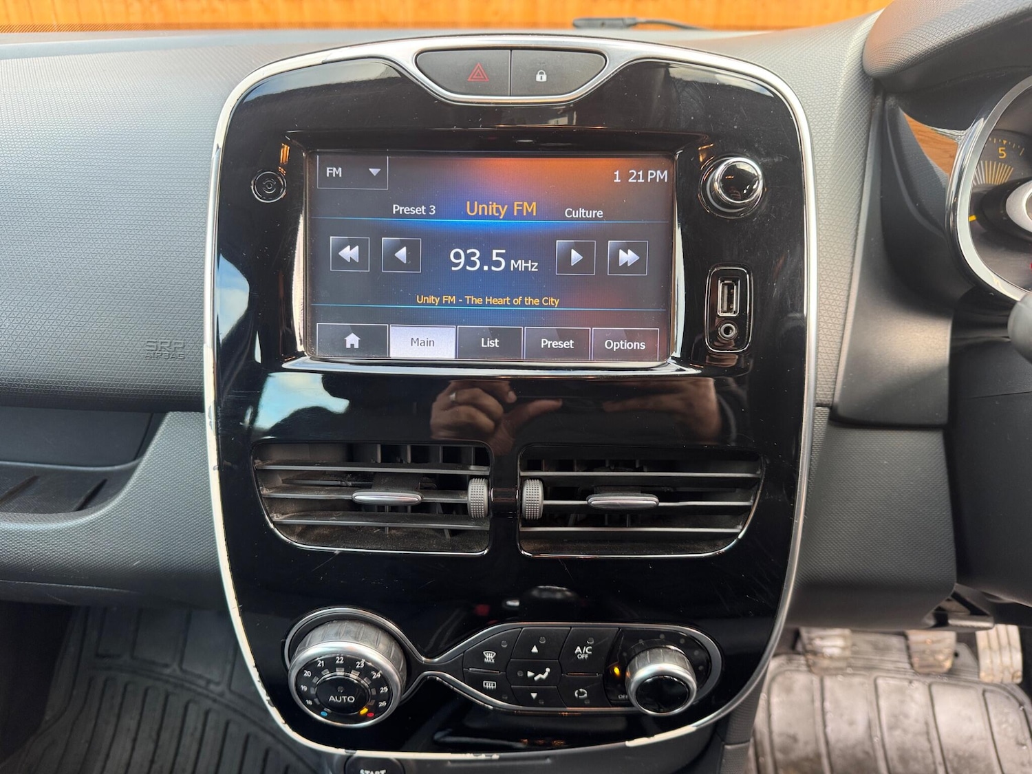 Used Renault Clio 2015 for sale - 76913747: Photo 15