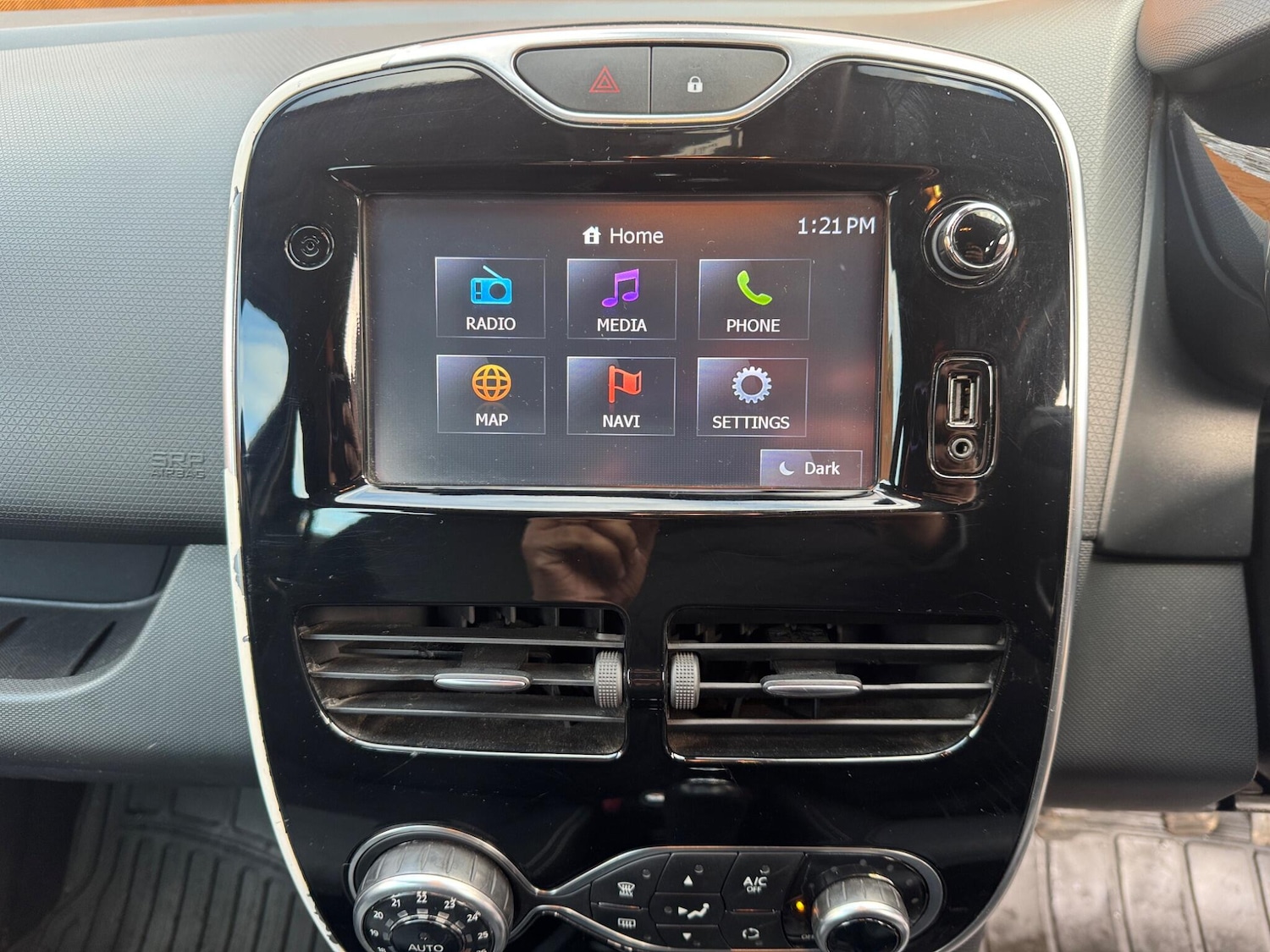 Used Renault Clio 2015 for sale - 76913747: Photo 16