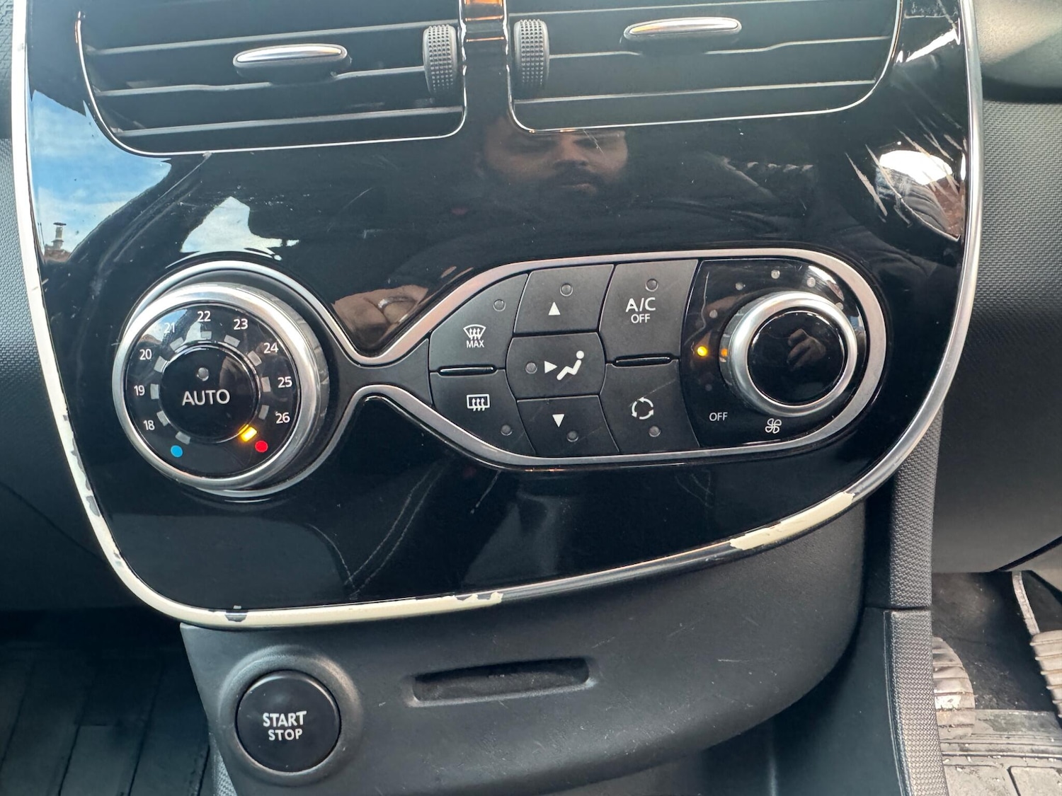 Used Renault Clio 2015 for sale - 76913747: Photo 17