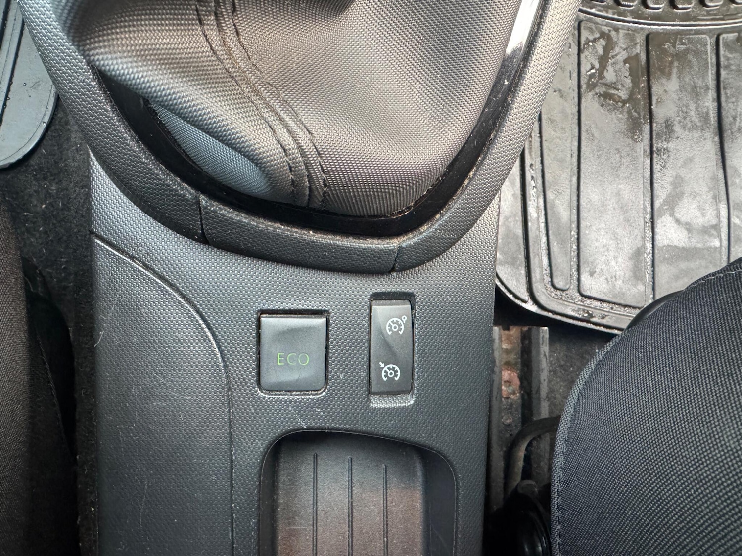 Used Renault Clio 2015 for sale - 76913747: Photo 19