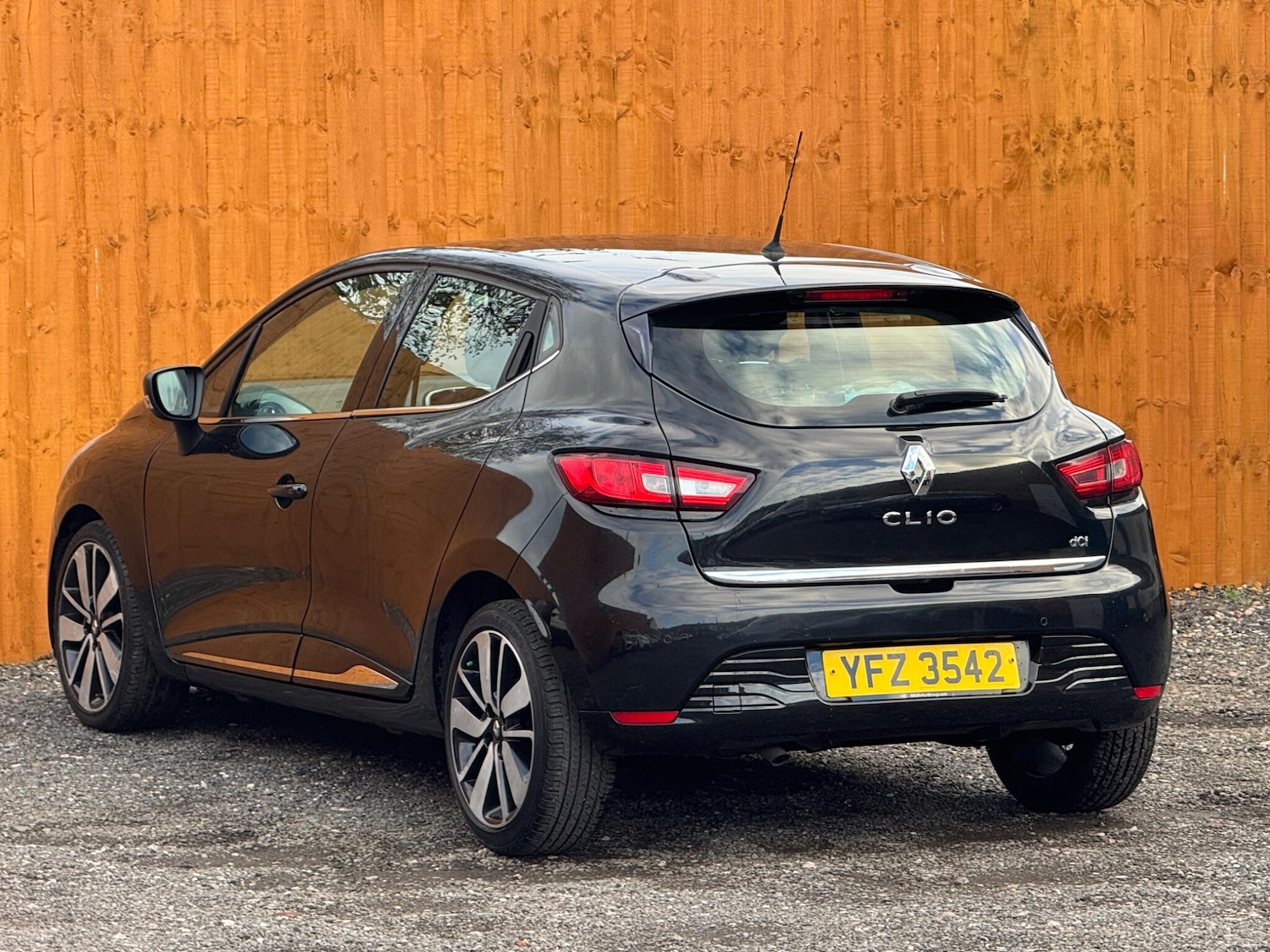 Used Renault Clio 2015 for sale - 76913747: Photo 8