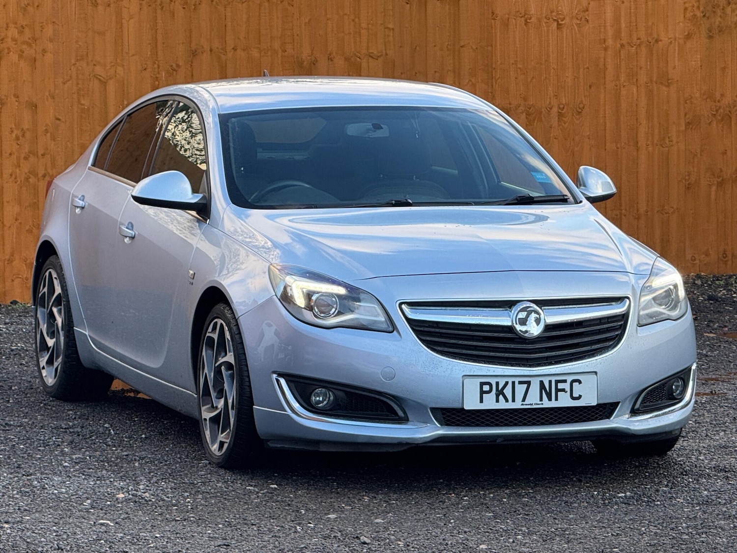 Used Vauxhall Insignia 2017 for sale - 76926525: Photo 2