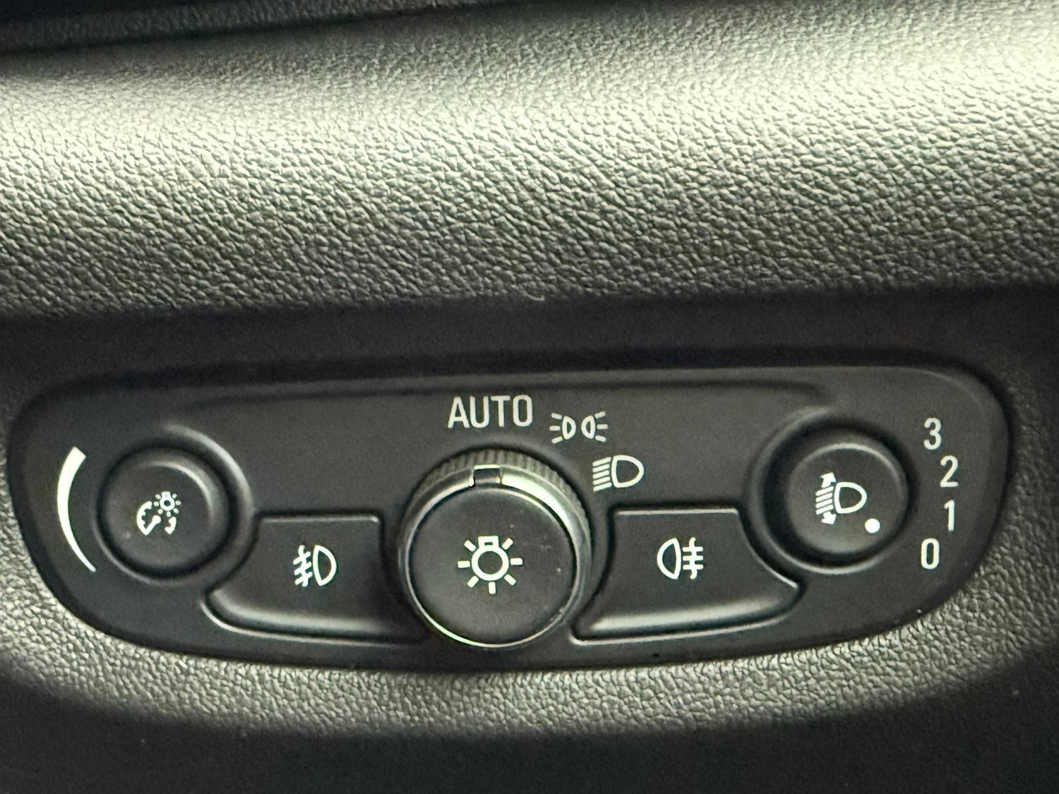 Used Vauxhall Insignia 2017 for sale - 77807960: Photo 19