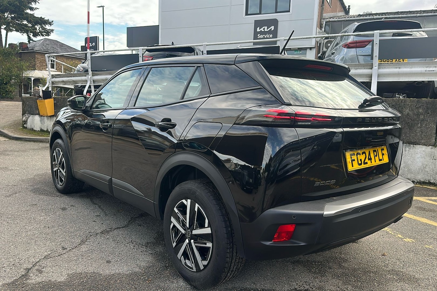 Used Peugeot 2008 2024 for sale - 76492020: Photo 2