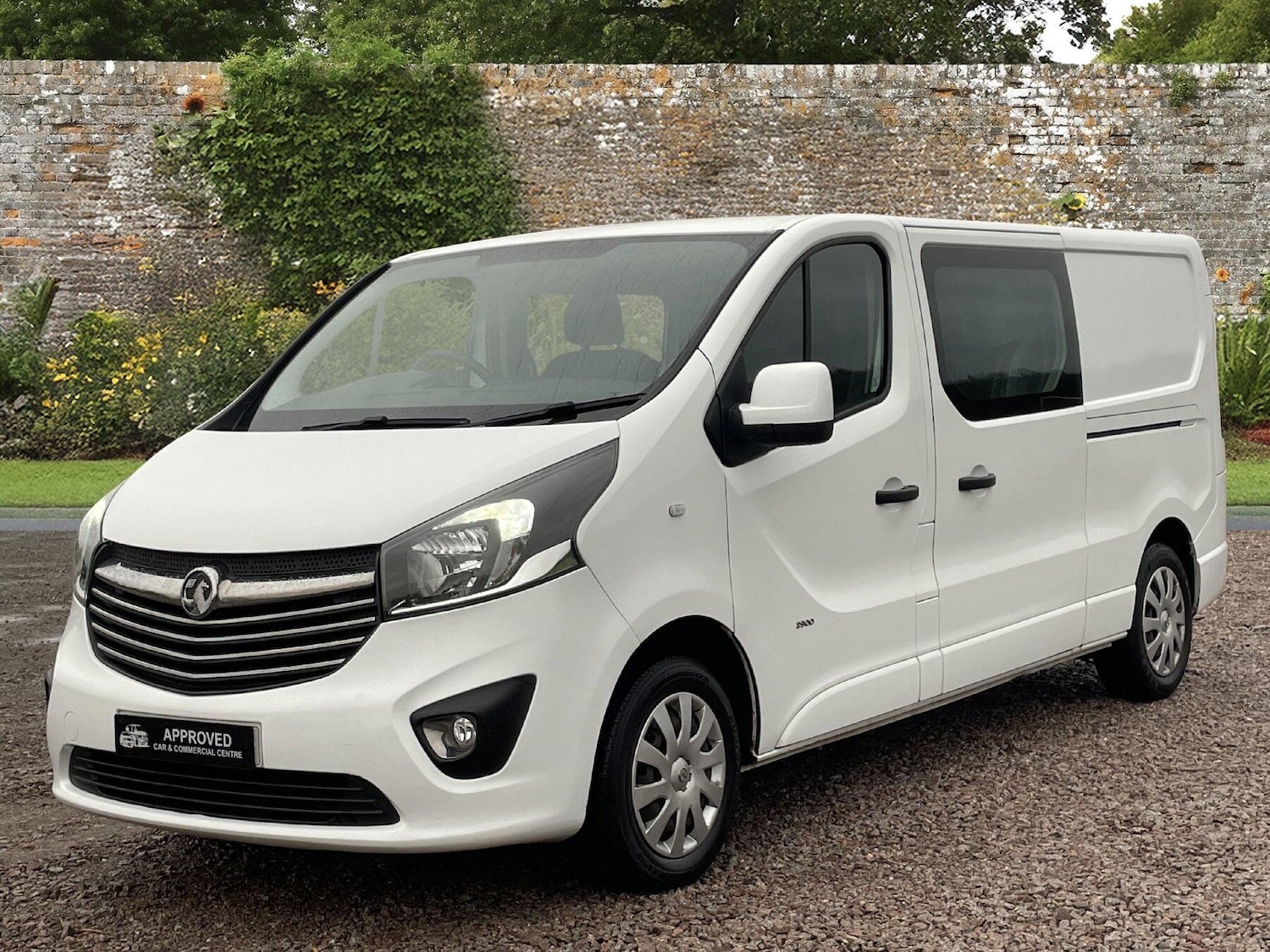 Used Vauxhall Vivaro 2015 for sale - 76953019: Photo 2