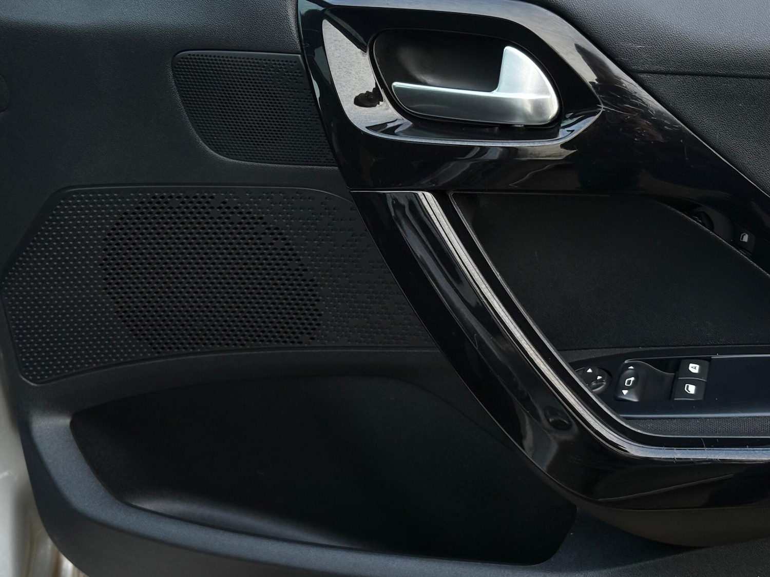 Used Peugeot 208 2015 for sale - 77892577: Photo 18