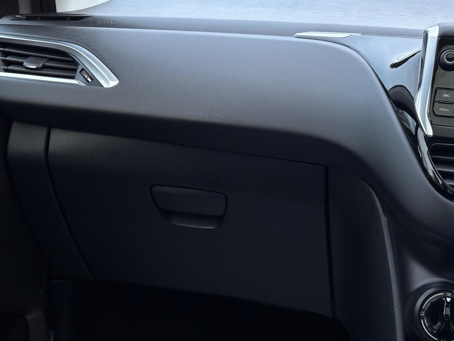 Used Peugeot 208 2015 for sale - 77892577: Photo 28