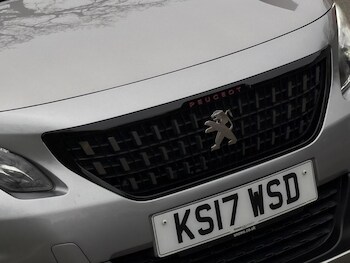 Used Peugeot 2008 2017 for sale - 77808900: Photo