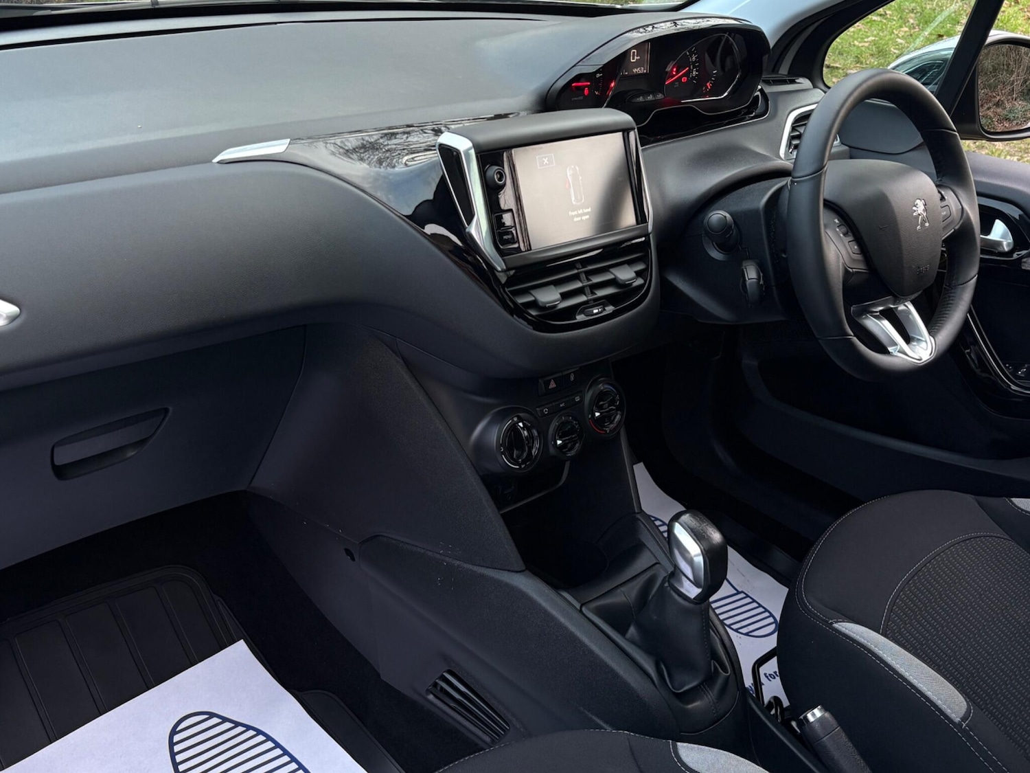 Used Peugeot 208 2015 for sale - 78205325: Photo 26