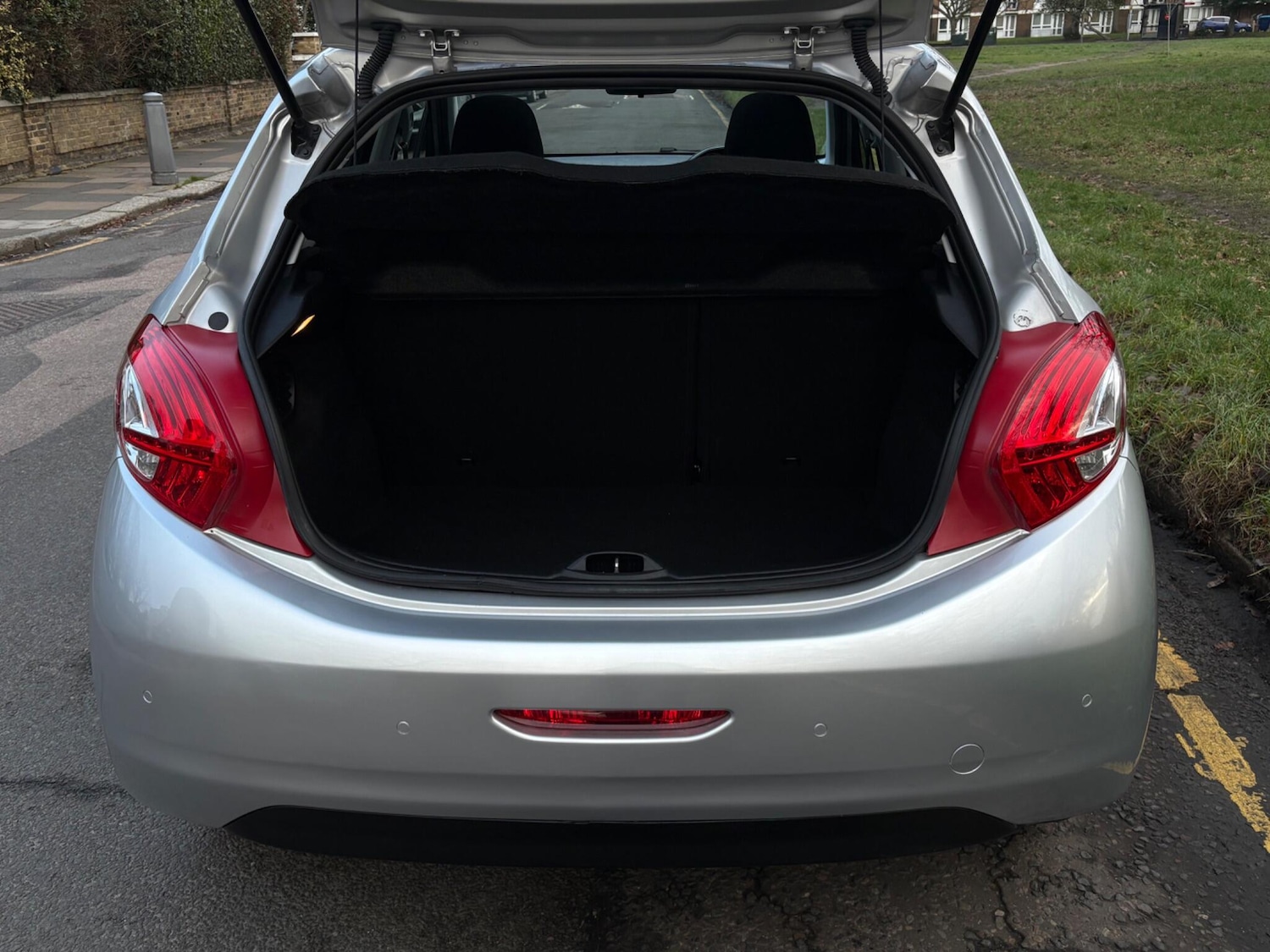 Used Peugeot 208 2015 for sale - 78205325: Photo 7