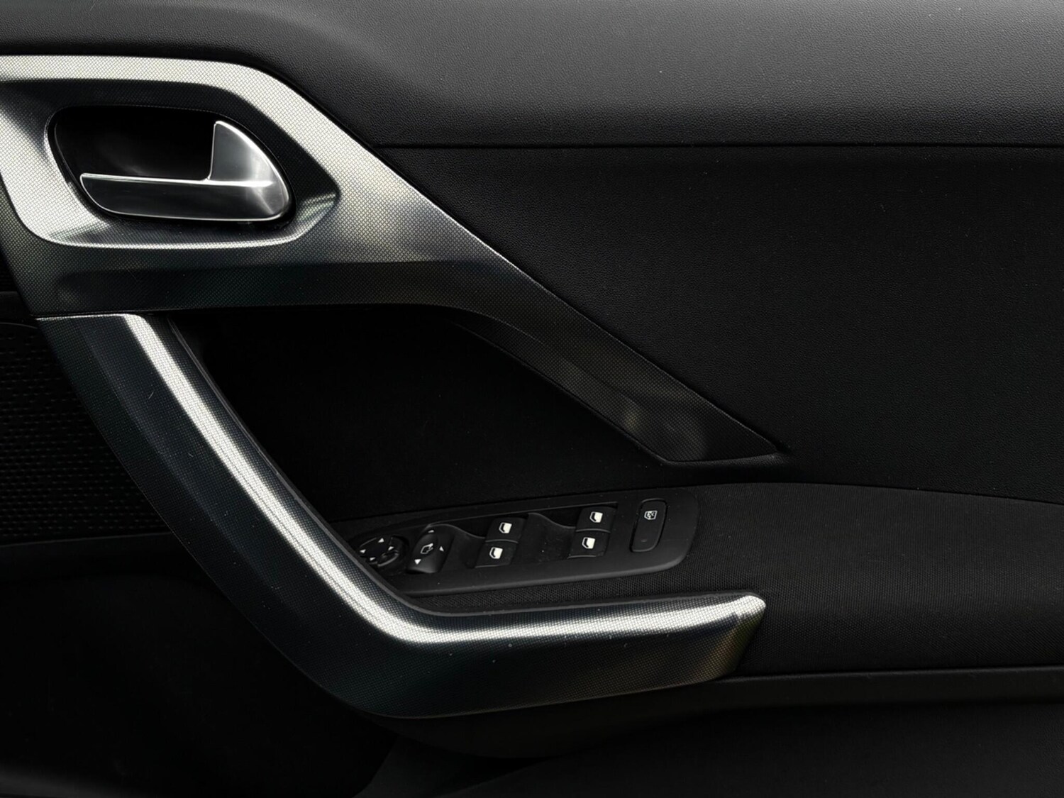 Used Peugeot 2008 2017 for sale - 78204112: Photo 14