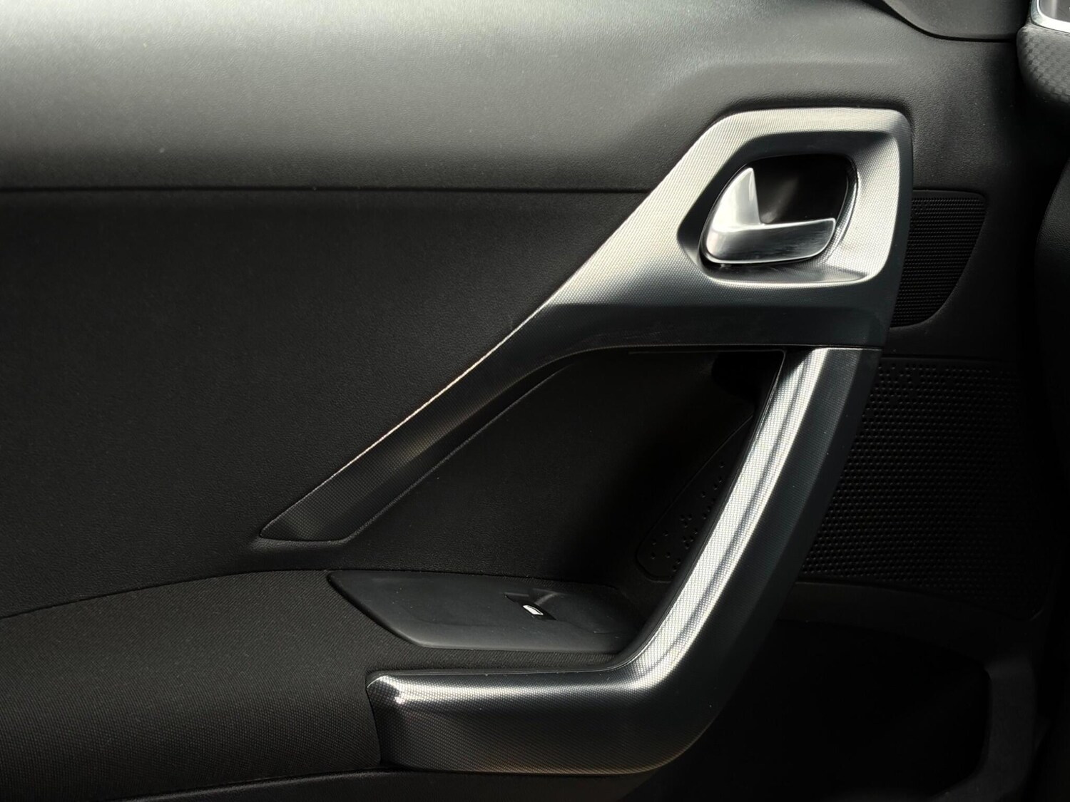 Used Peugeot 2008 2017 for sale - 78204112: Photo 23