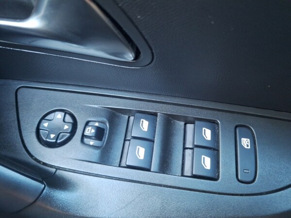Used Peugeot 2008 2021 for sale - 76301889: Photo 12