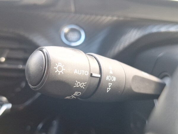 Used Peugeot 2008 2021 for sale - 76301889: Photo 16