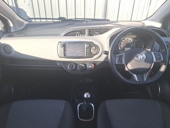 Used Toyota Yaris 2014 for sale - 77028568: Photo