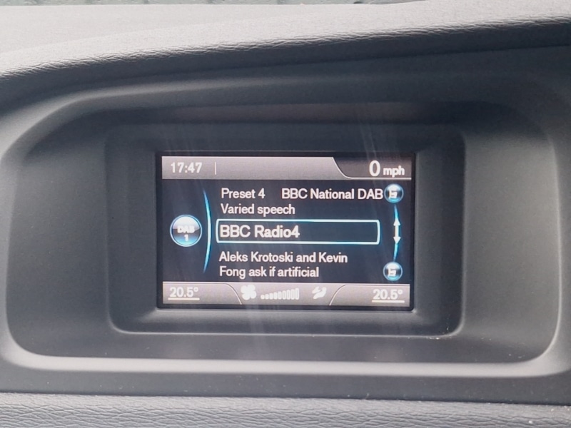 Used Volvo V40 2016 for sale - 78093911: Photo 10